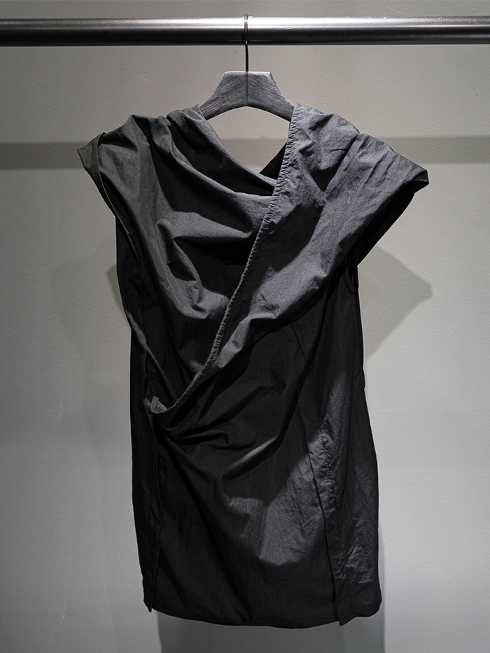 [UNPLUGGED MUSEUM] Sleeveless Shirt